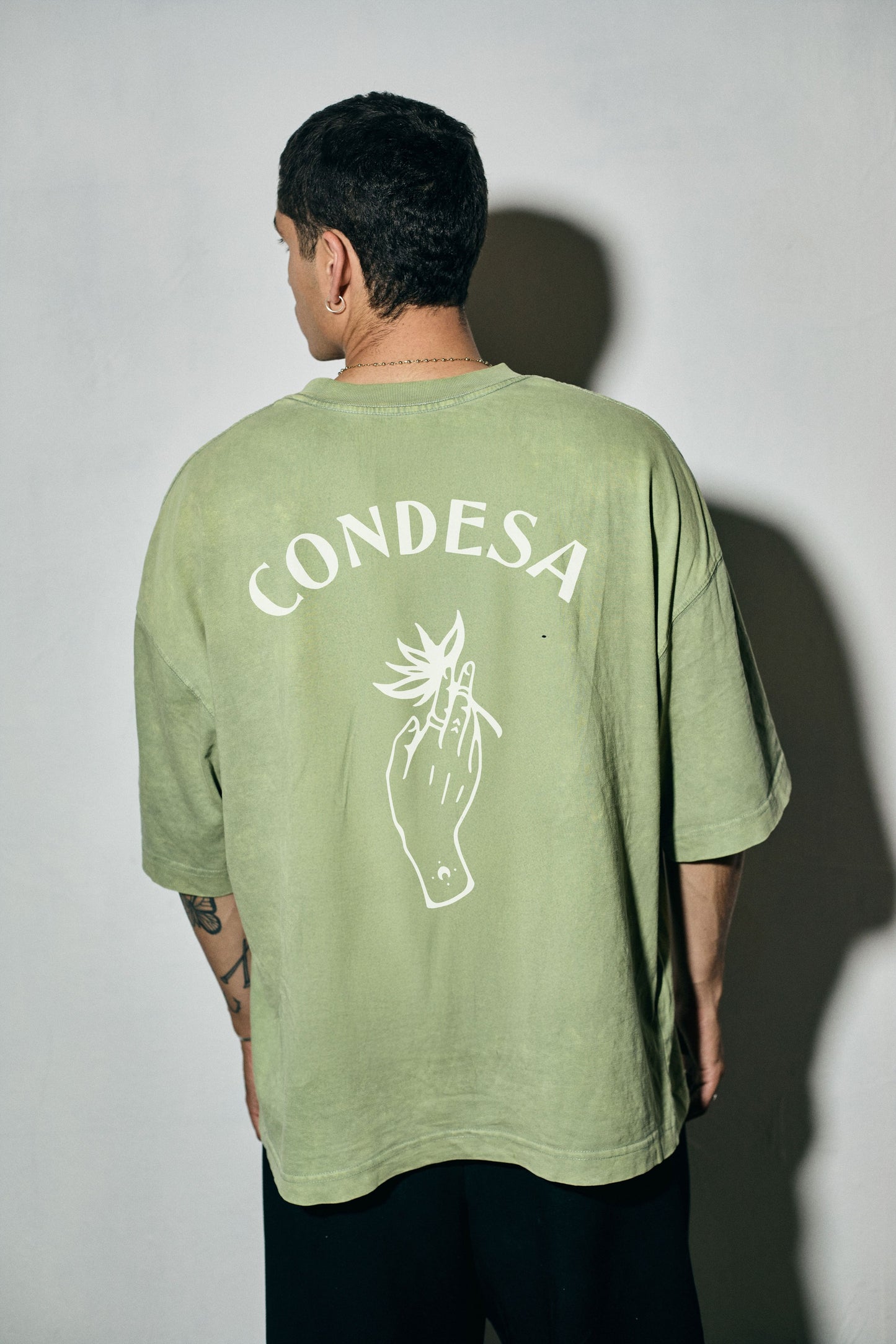 WASHED GREEN MANO TEE - CONDESA GIN x MIJANGOS x MACHINA
