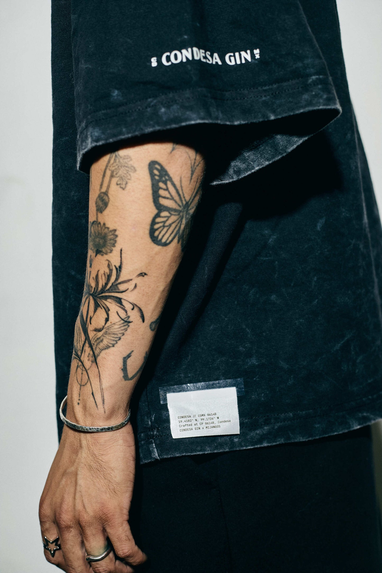 WASHED BLACK MANO TEE - CONDESA GIN x MIJANGOS x MACHINA